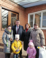 В Пролетарском районе провели областную акцию, поздравили матерей, жен и детей военнослужащих