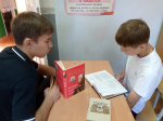 Потомкам доблестный пример.