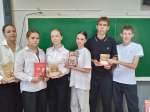 Потомкам доблестный пример.